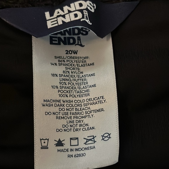 Lands End Swim Skirt with pockets. Attached undershorts. Great condition! - Picture 10 of 10